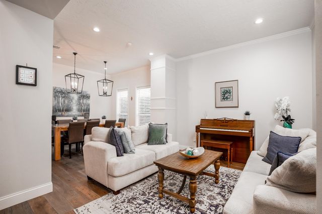 8915 Wallington Drive, Houston, TX 77096