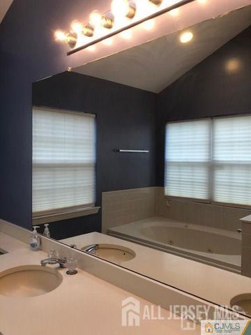 574 Buckingham Drive, Piscataway, NJ 08854