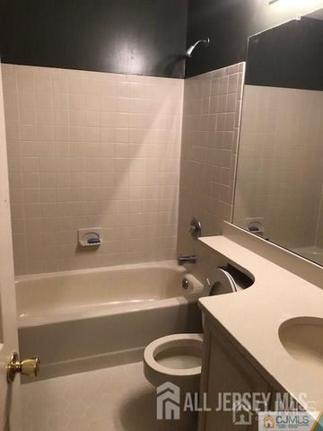 574 Buckingham Drive, Piscataway, NJ 08854