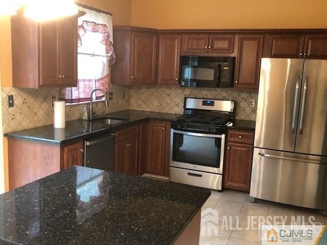 574 Buckingham Drive, Piscataway, NJ 08854