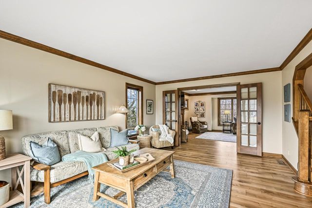 N51W16948 Fair Oak PARKWAY, Menomonee Falls, WI 53051