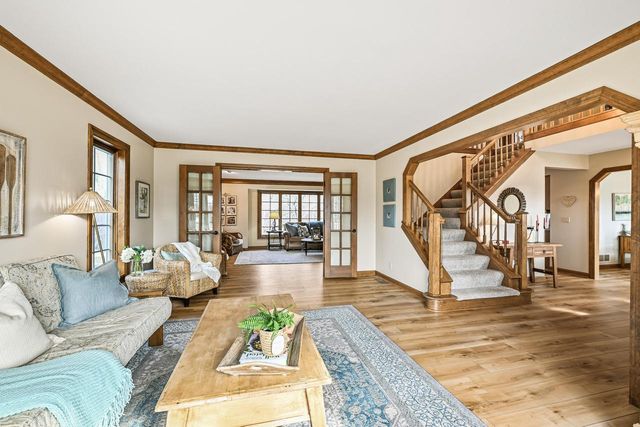 N51W16948 Fair Oak PARKWAY, Menomonee Falls, WI 53051