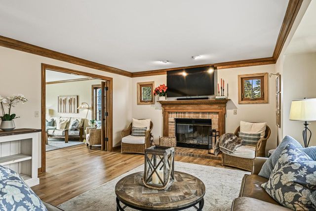 N51W16948 Fair Oak PARKWAY, Menomonee Falls, WI 53051