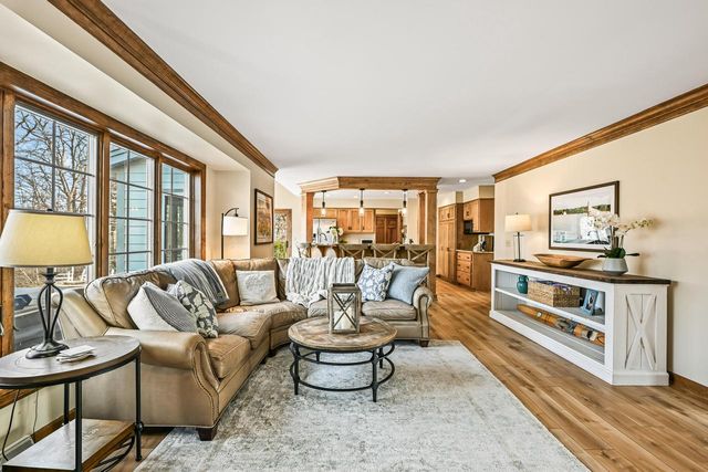 N51W16948 Fair Oak PARKWAY, Menomonee Falls, WI 53051