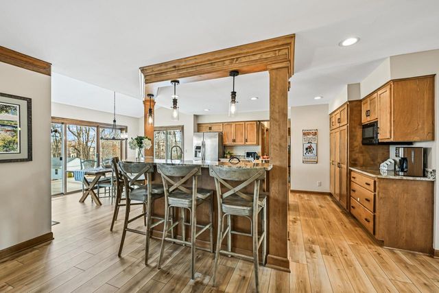 N51W16948 Fair Oak PARKWAY, Menomonee Falls, WI 53051