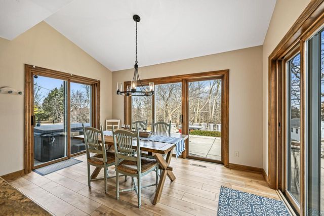 N51W16948 Fair Oak PARKWAY, Menomonee Falls, WI 53051