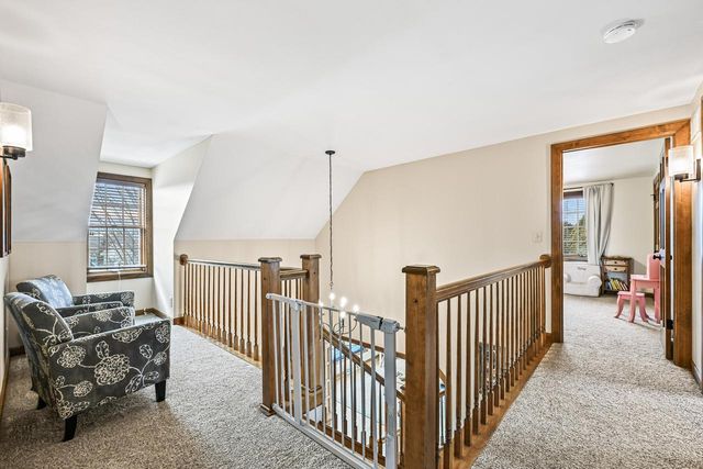 N51W16948 Fair Oak PARKWAY, Menomonee Falls, WI 53051