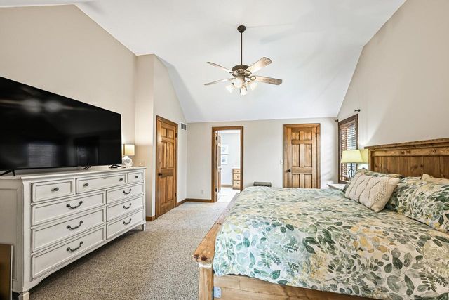 N51W16948 Fair Oak PARKWAY, Menomonee Falls, WI 53051