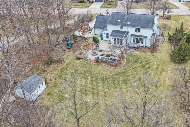 N51W16948 Fair Oak PARKWAY, Menomonee Falls, WI 53051