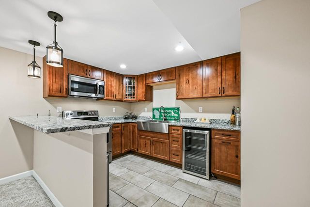 N51W16948 Fair Oak PARKWAY, Menomonee Falls, WI 53051