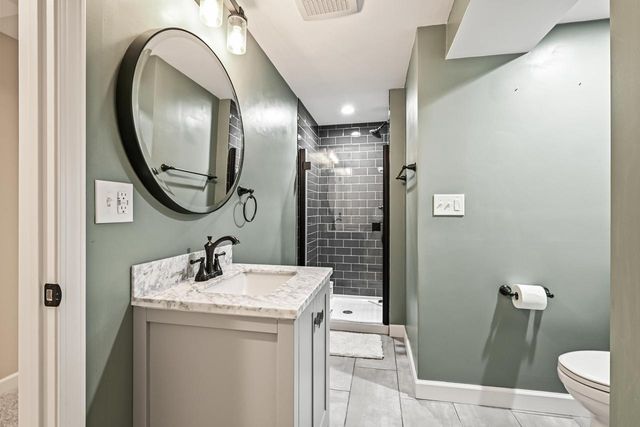 N51W16948 Fair Oak PARKWAY, Menomonee Falls, WI 53051