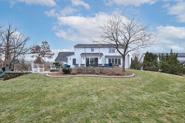 N51W16948 Fair Oak PARKWAY, Menomonee Falls, WI 53051