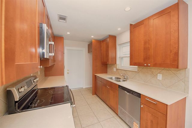 711 Voyager Drive, Houston, TX 77062