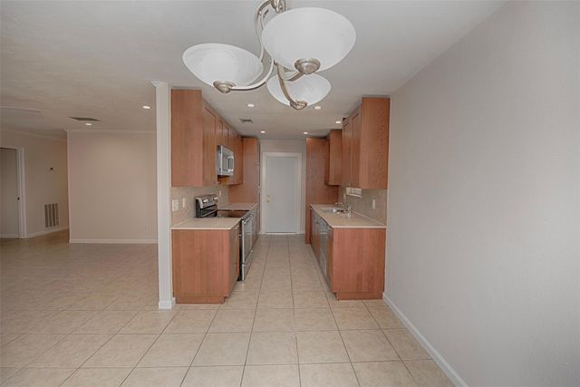 711 Voyager Drive, Houston, TX 77062
