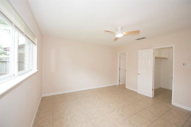 711 Voyager Drive, Houston, TX 77062
