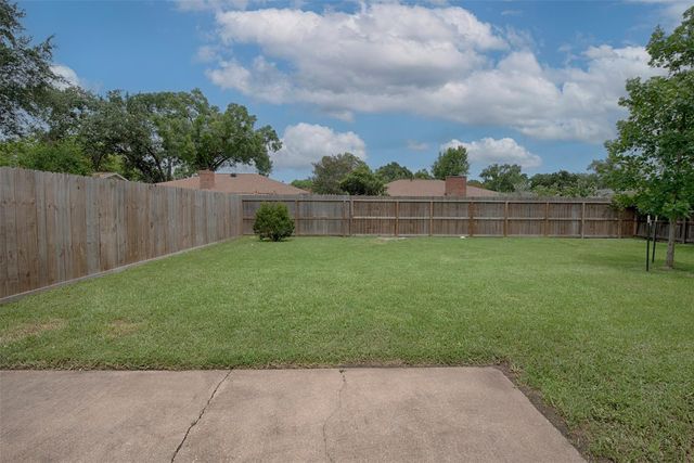 711 Voyager Drive, Houston, TX 77062