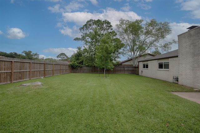 711 Voyager Drive, Houston, TX 77062