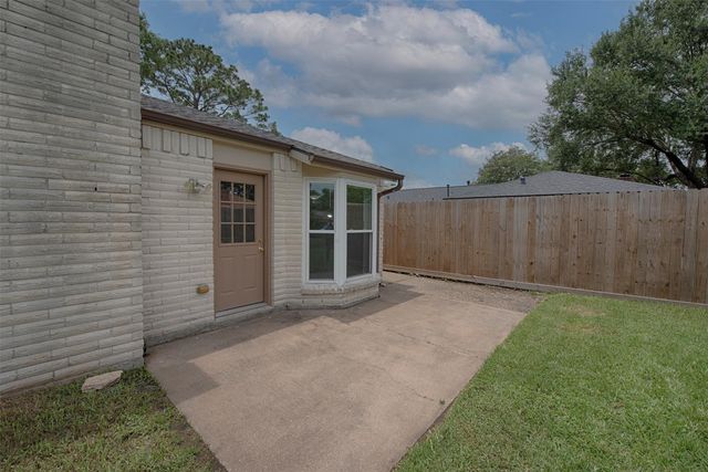 711 Voyager Drive, Houston, TX 77062