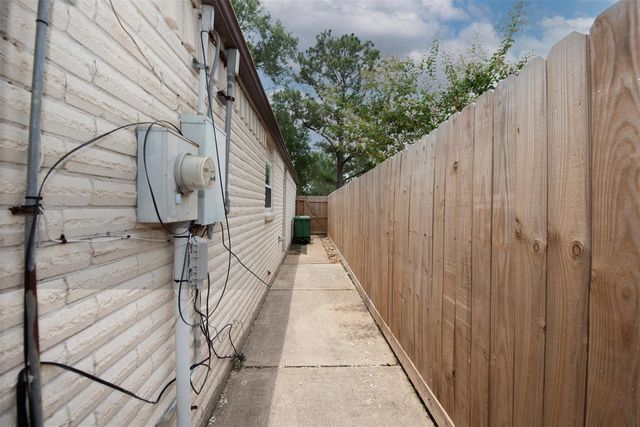 711 Voyager Drive, Houston, TX 77062