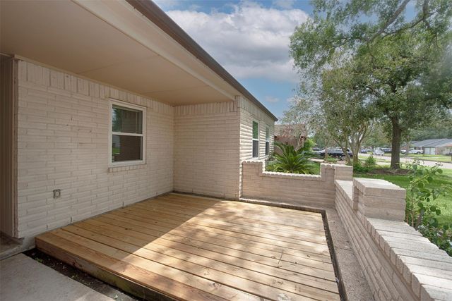 711 Voyager Drive, Houston, TX 77062