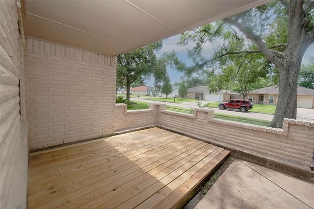 711 Voyager Drive, Houston, TX 77062