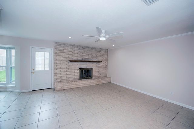 711 Voyager Drive, Houston, TX 77062
