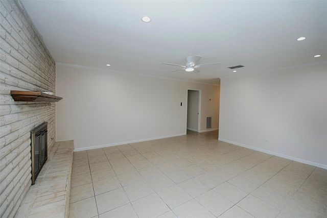 711 Voyager Drive, Houston, TX 77062