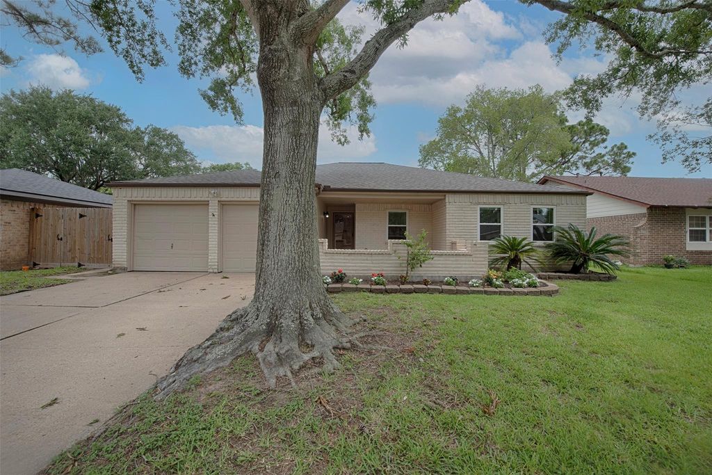 711 Voyager Drive, Houston, TX 77062