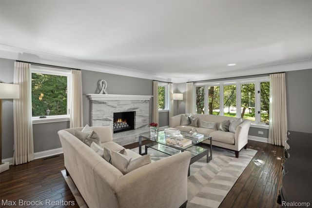 5190 Clarendon Crest Street, Bloomfield Charter Township, MI 48302