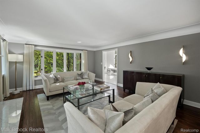 5190 Clarendon Crest Street, Bloomfield Charter Township, MI 48302