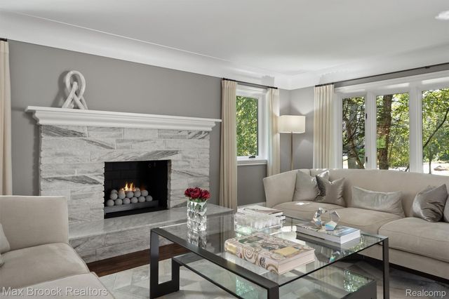 5190 Clarendon Crest Street, Bloomfield Charter Township, MI 48302