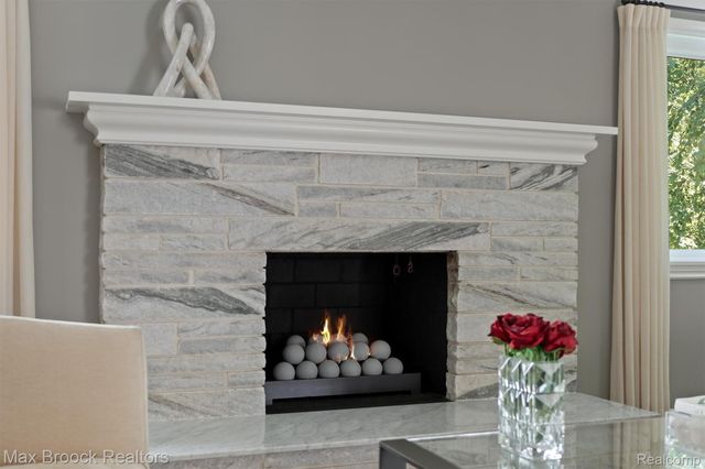 5190 Clarendon Crest Street, Bloomfield Charter Township, MI 48302