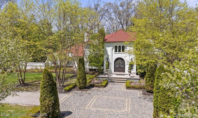5190 Clarendon Crest Street, Bloomfield Charter Township, MI 48302