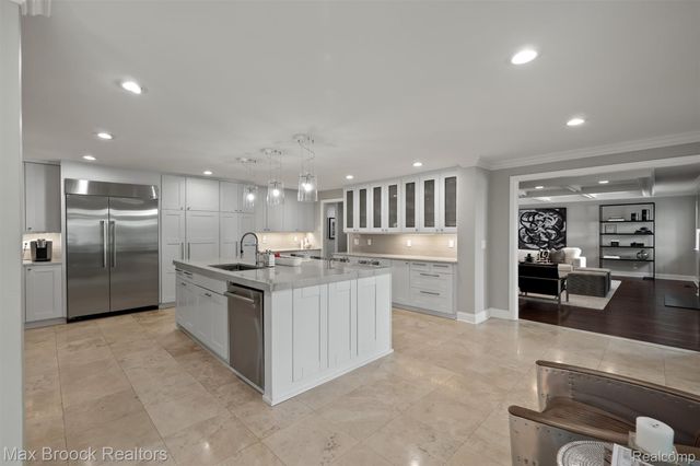 5190 Clarendon Crest Street, Bloomfield Charter Township, MI 48302