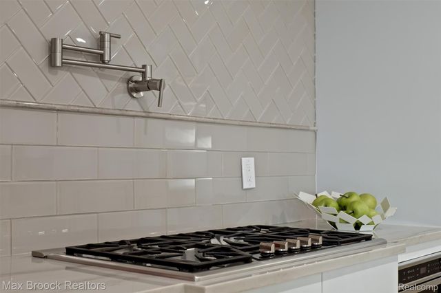 5190 Clarendon Crest Street, Bloomfield Charter Township, MI 48302