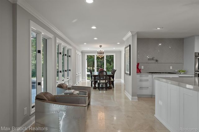 5190 Clarendon Crest Street, Bloomfield Charter Township, MI 48302