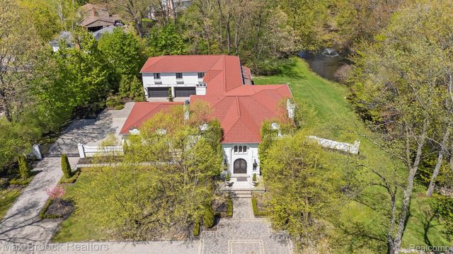 5190 Clarendon Crest Street, Bloomfield Charter Township, MI 48302