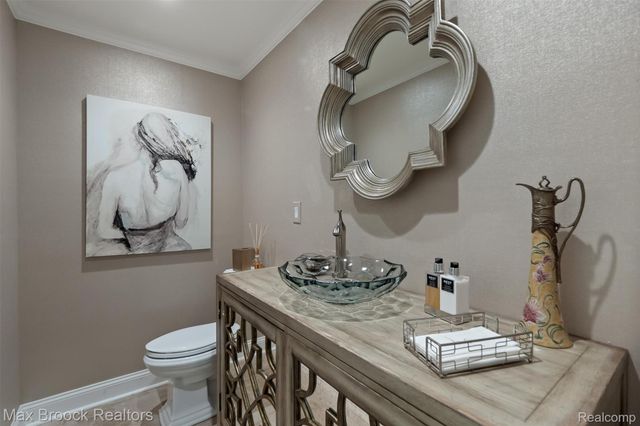 5190 Clarendon Crest Street, Bloomfield Charter Township, MI 48302