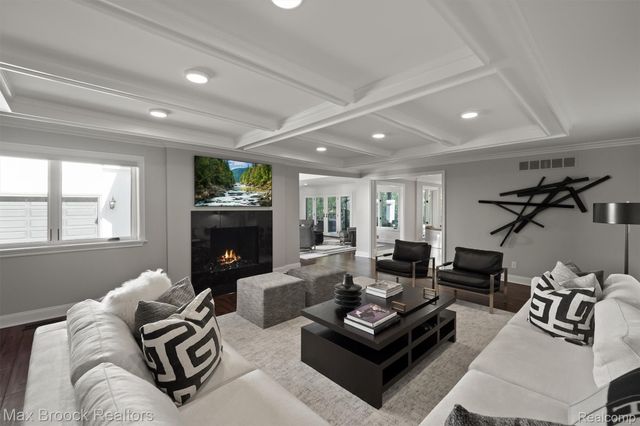 5190 Clarendon Crest Street, Bloomfield Charter Township, MI 48302