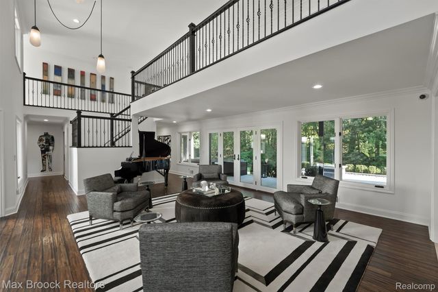 5190 Clarendon Crest Street, Bloomfield Charter Township, MI 48302