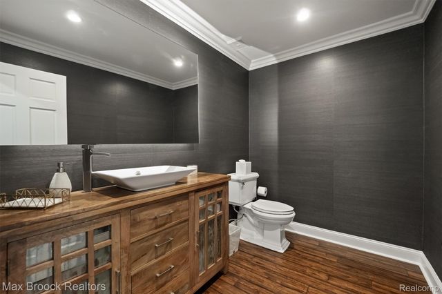 5190 Clarendon Crest Street, Bloomfield Charter Township, MI 48302