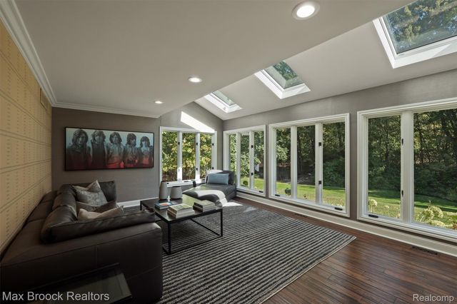 5190 Clarendon Crest Street, Bloomfield Charter Township, MI 48302