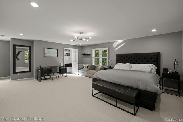 5190 Clarendon Crest Street, Bloomfield Charter Township, MI 48302