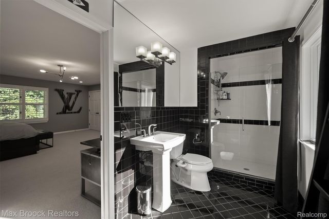 5190 Clarendon Crest Street, Bloomfield Charter Township, MI 48302