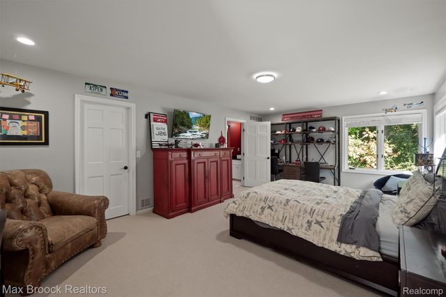5190 Clarendon Crest Street, Bloomfield Charter Township, MI 48302