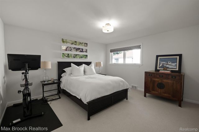 5190 Clarendon Crest Street, Bloomfield Charter Township, MI 48302