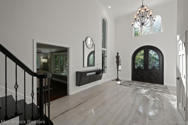 5190 Clarendon Crest Street, Bloomfield Charter Township, MI 48302