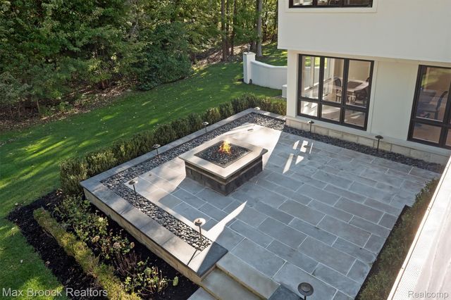 5190 Clarendon Crest Street, Bloomfield Charter Township, MI 48302