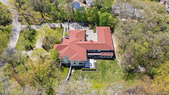 5190 Clarendon Crest Street, Bloomfield Charter Township, MI 48302