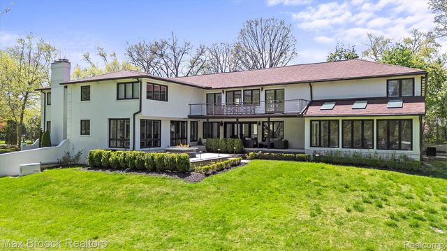 5190 Clarendon Crest Street, Bloomfield Charter Township, MI 48302